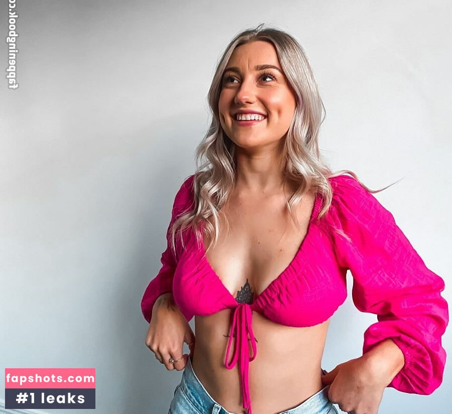 Holly Lomas gallery photo #5