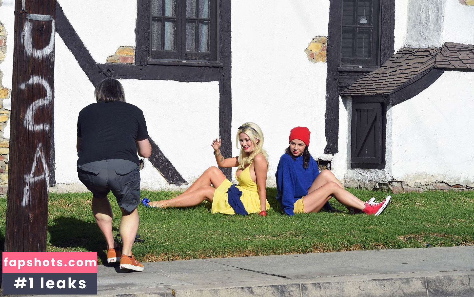 Holly Madison gallery photo #177