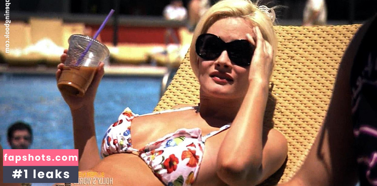 Holly Madison gallery photo #244