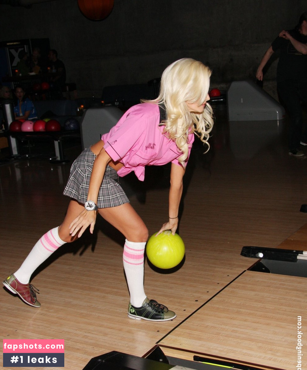 Holly Madison gallery photo #253