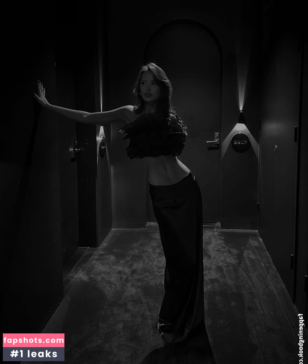 Holly Mueller gallery photo #11