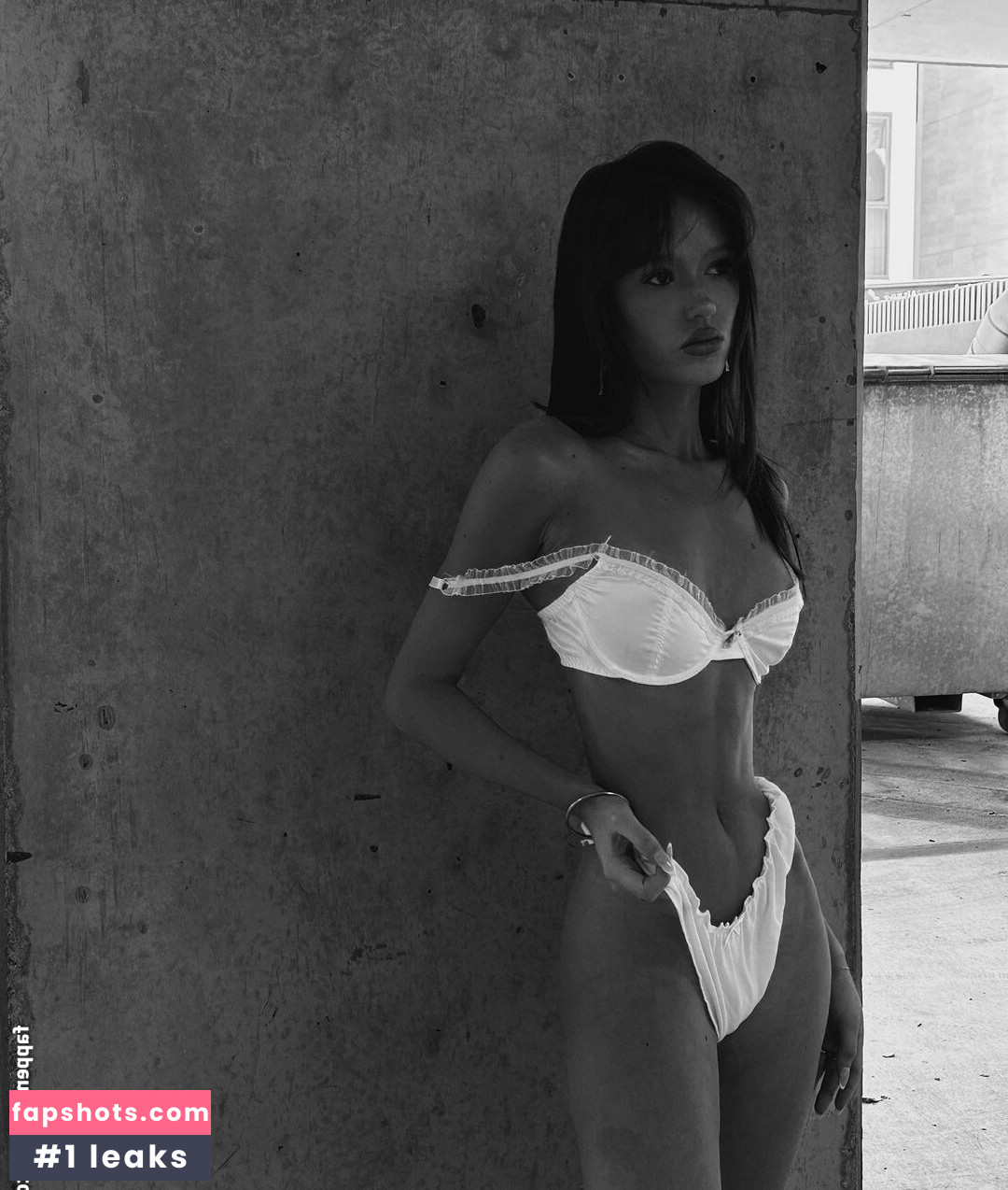 Holly Mueller gallery photo #6