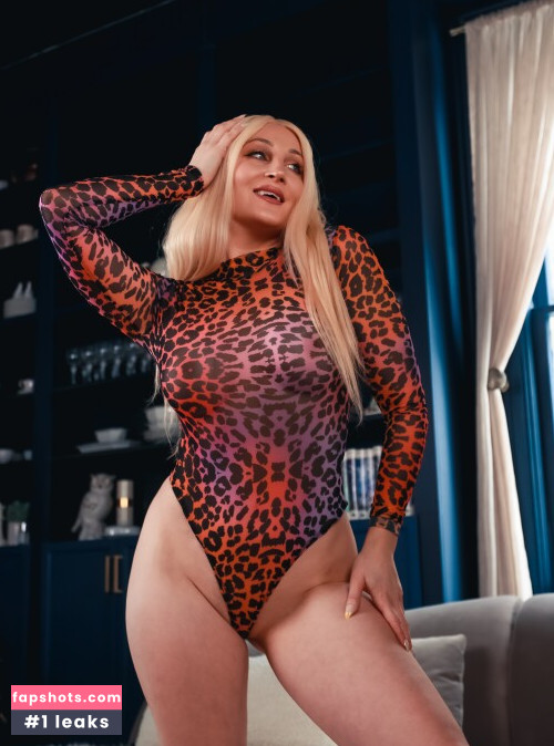 Holly Wolf gallery photo #1464