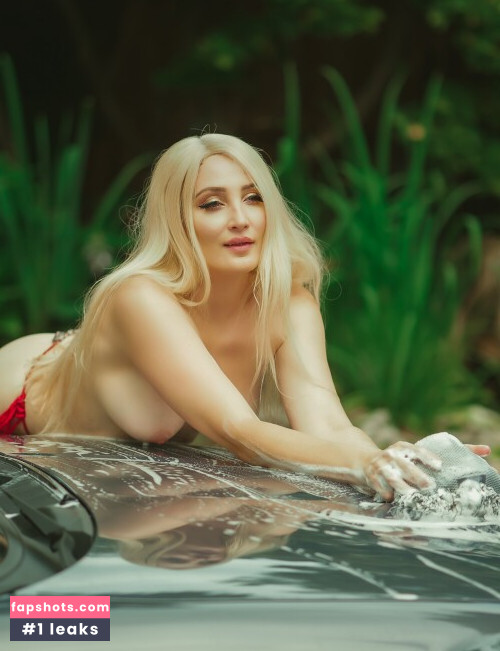 Holly Wolf gallery photo #1875