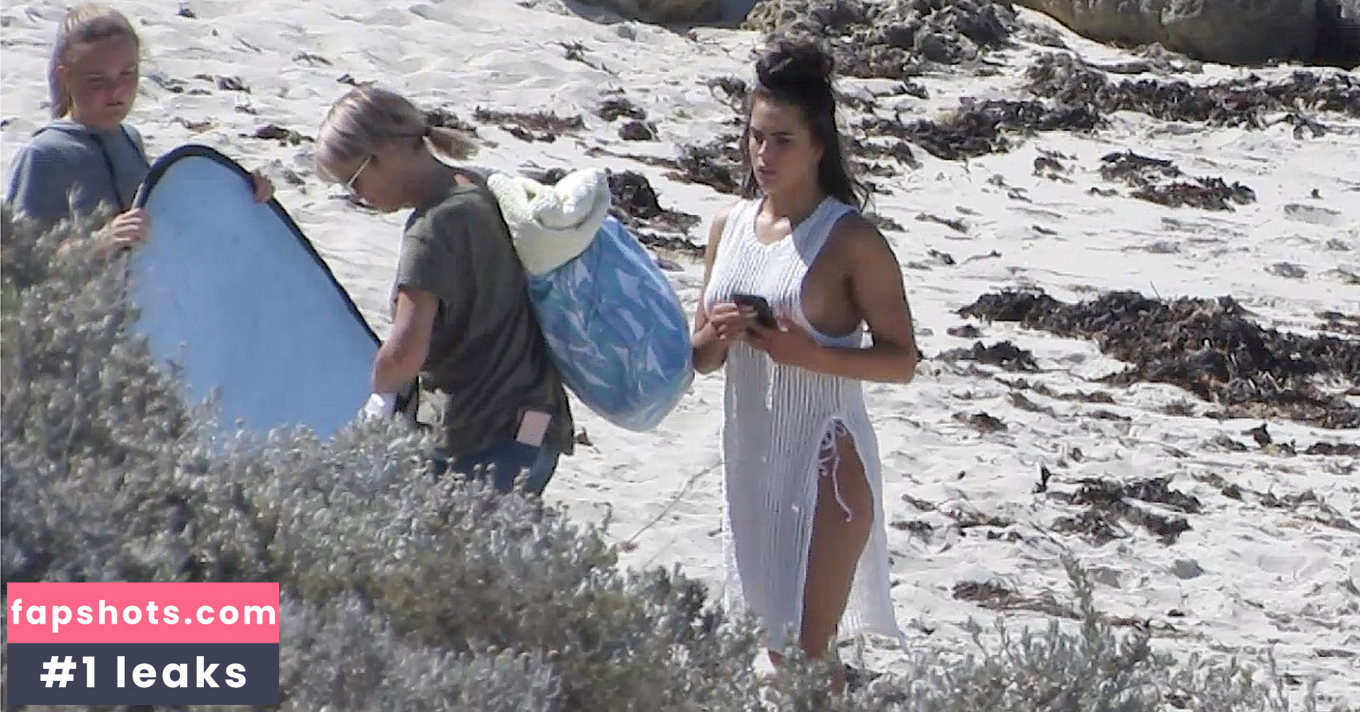 Holly Young gallery photo #2