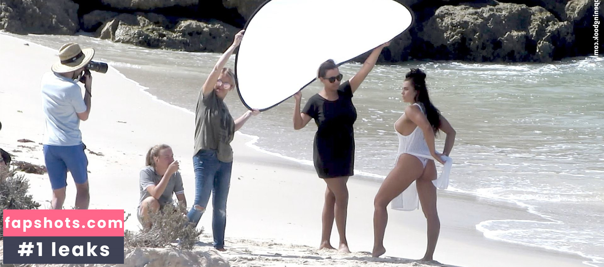 Holly Young gallery photo #12