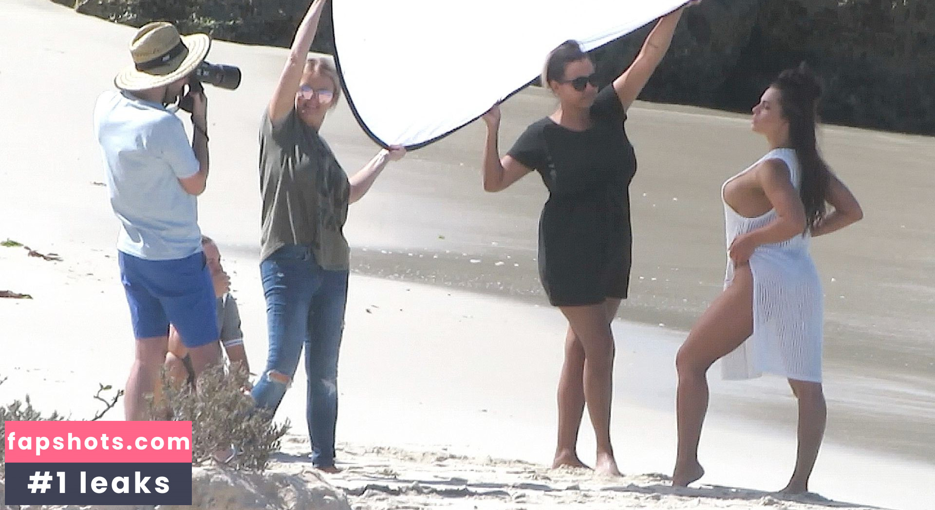 Holly Young gallery photo #15