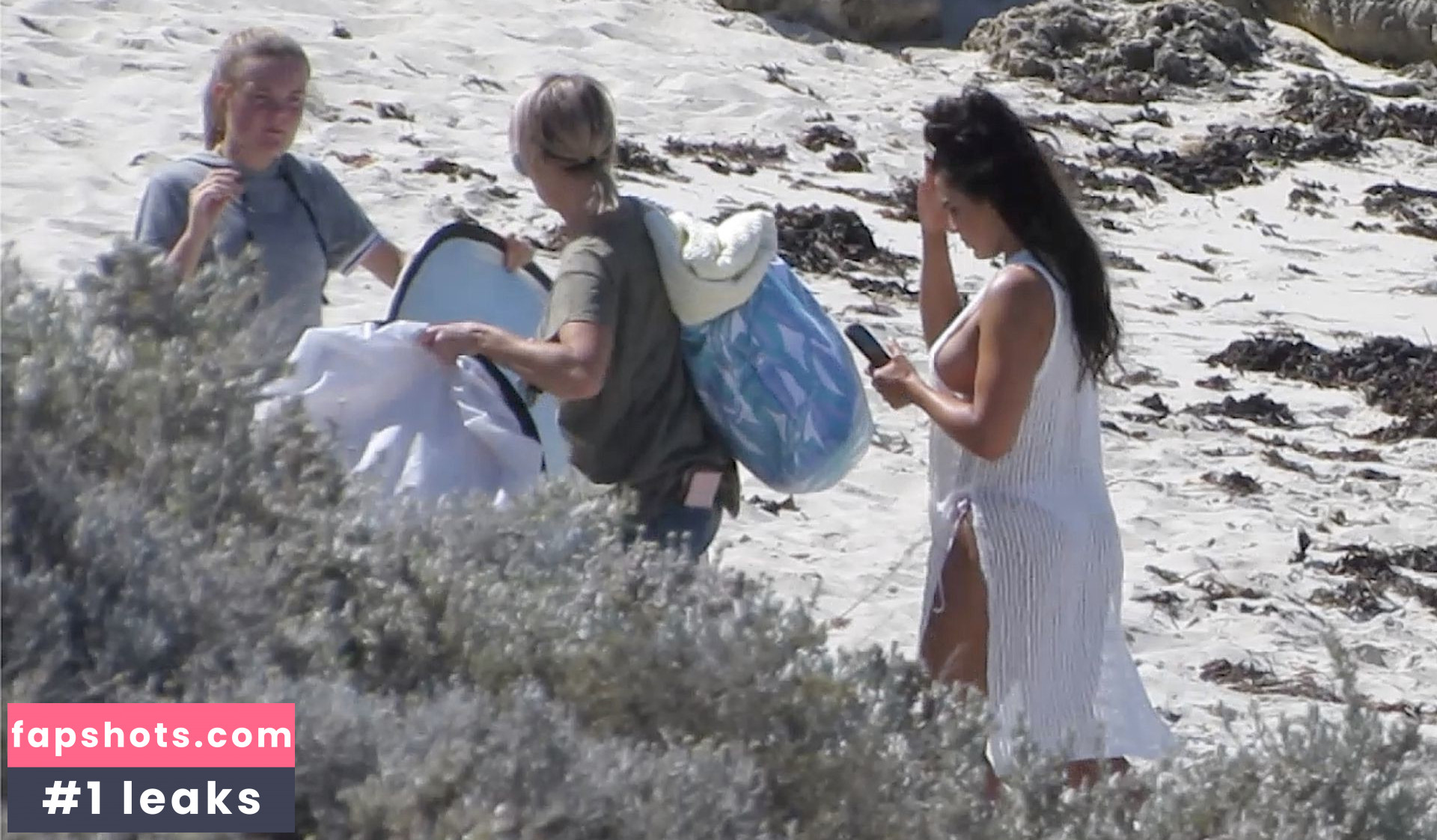 Holly Young gallery photo #3