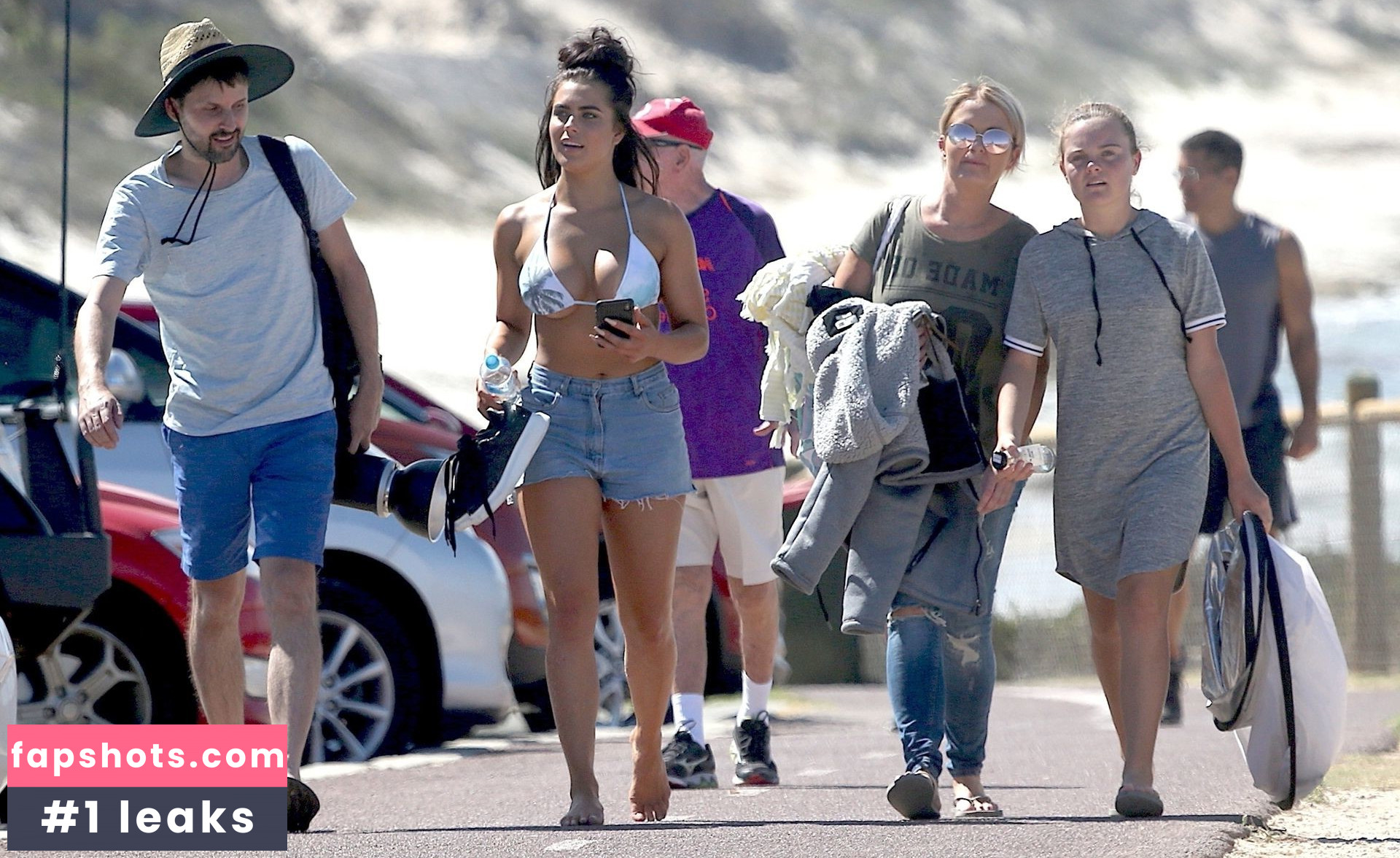 Holly Young gallery photo #24