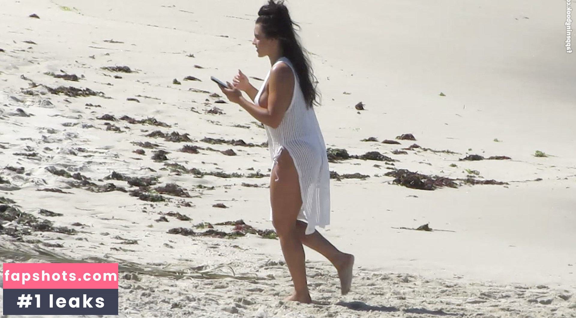 Holly Young gallery photo #4