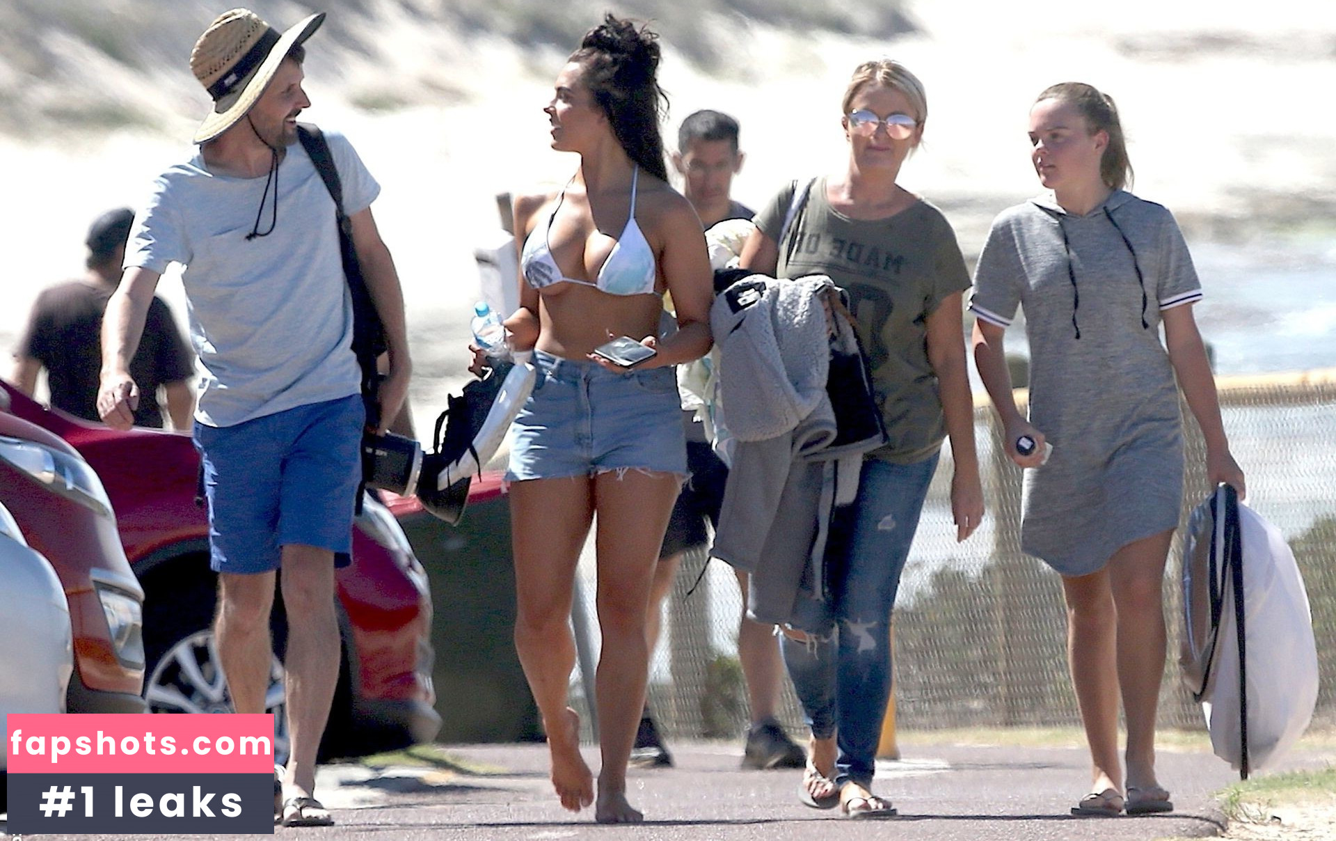 Holly Young gallery photo #35