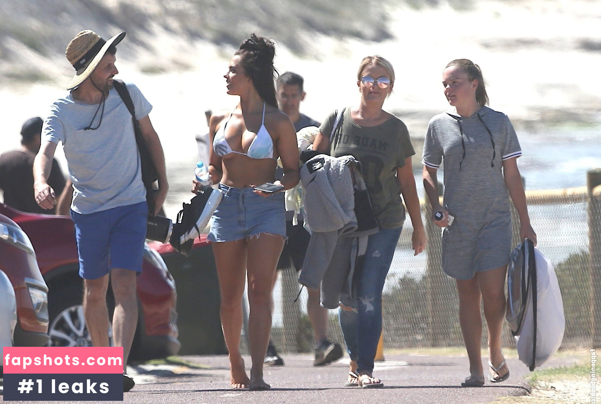 Holly Young gallery photo #36