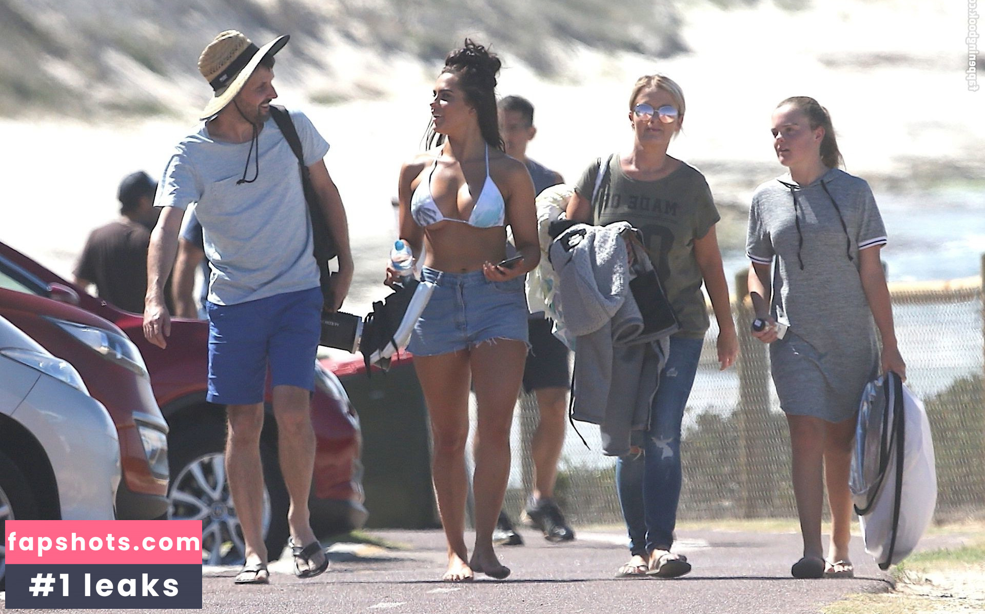 Holly Young gallery photo #37