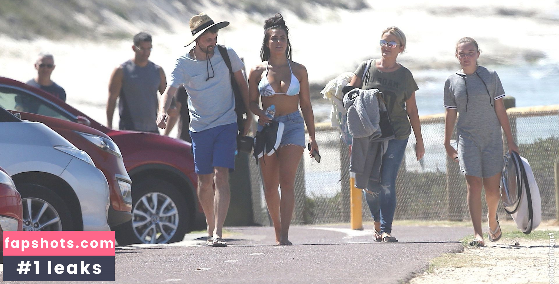 Holly Young gallery photo #38