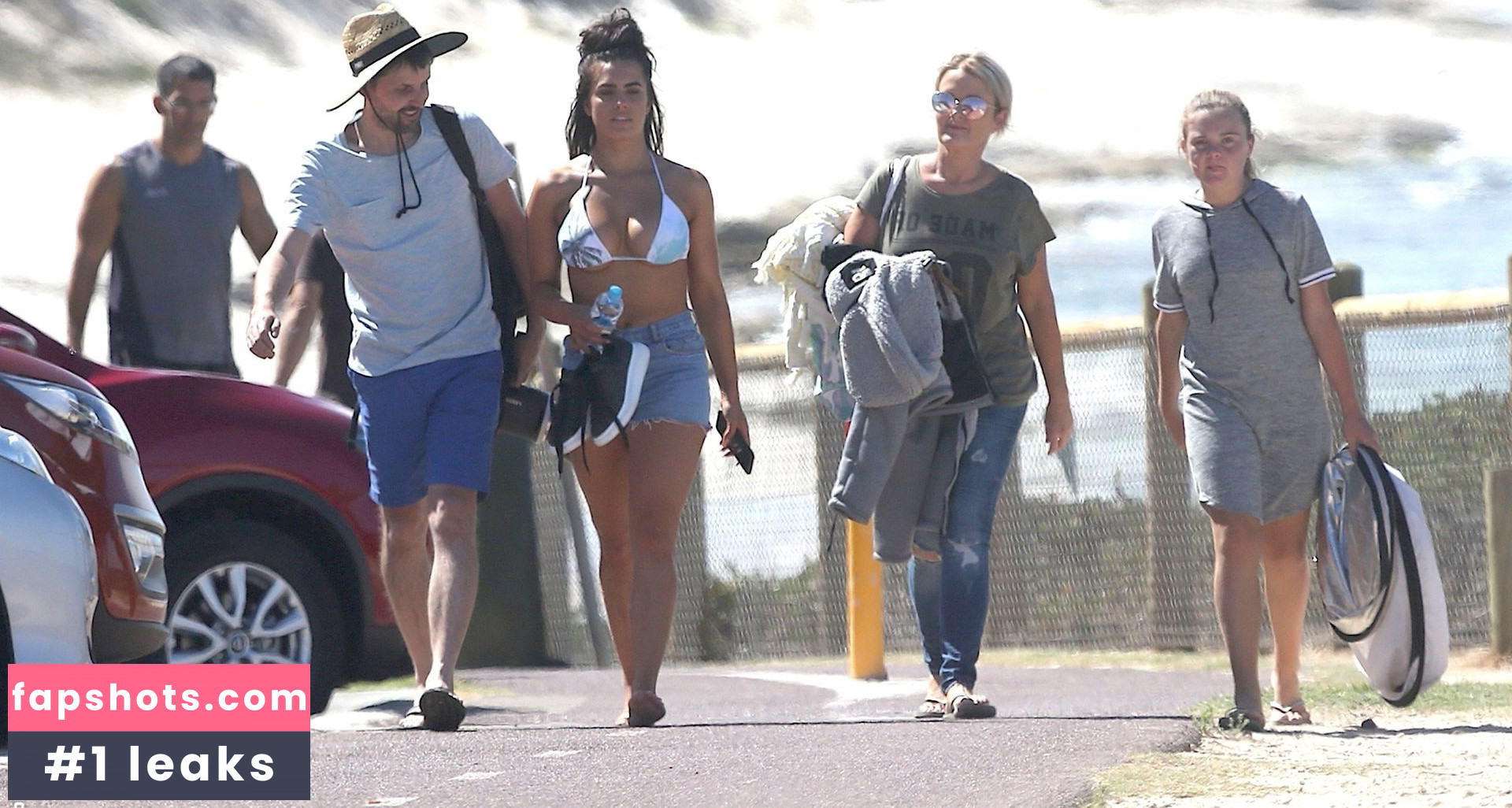 Holly Young gallery photo #39