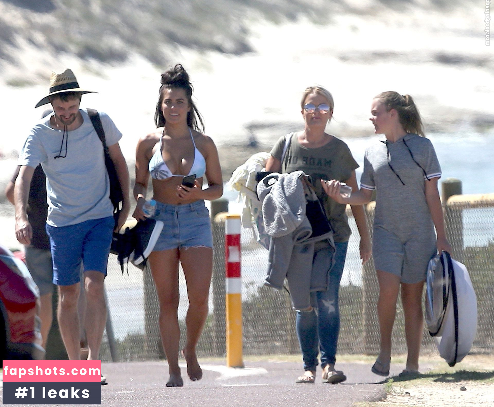 Holly Young gallery photo #45