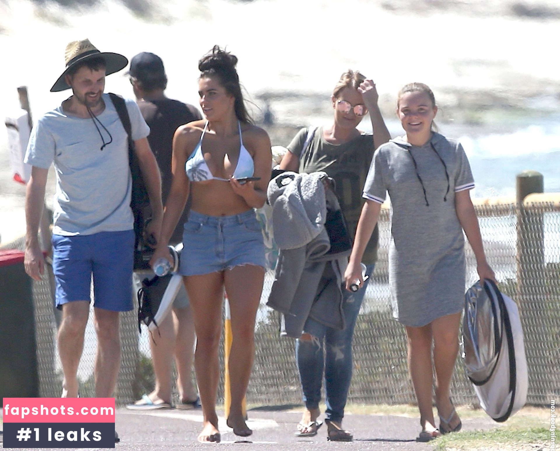 Holly Young gallery photo #47