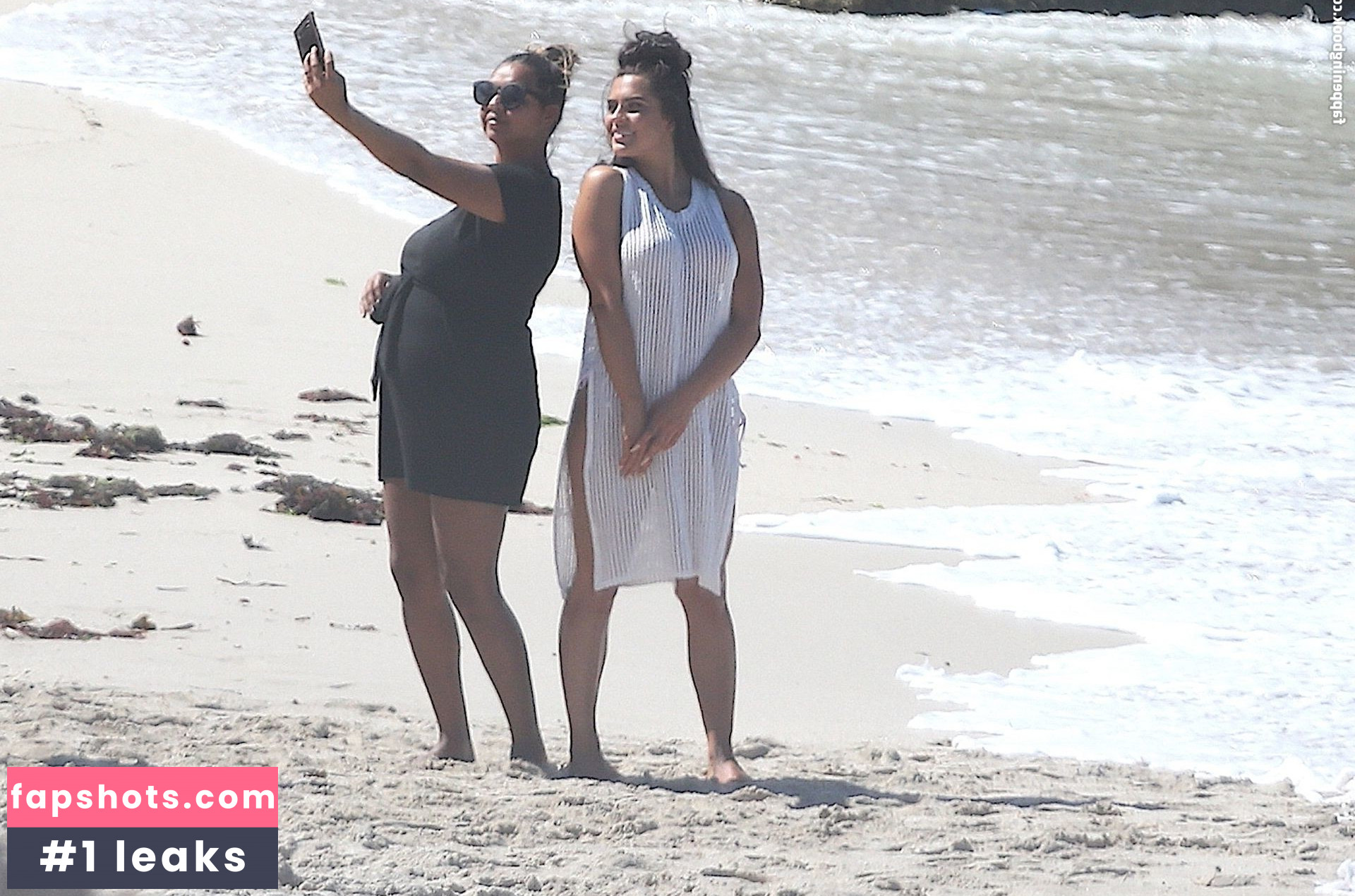 Holly Young gallery photo #49