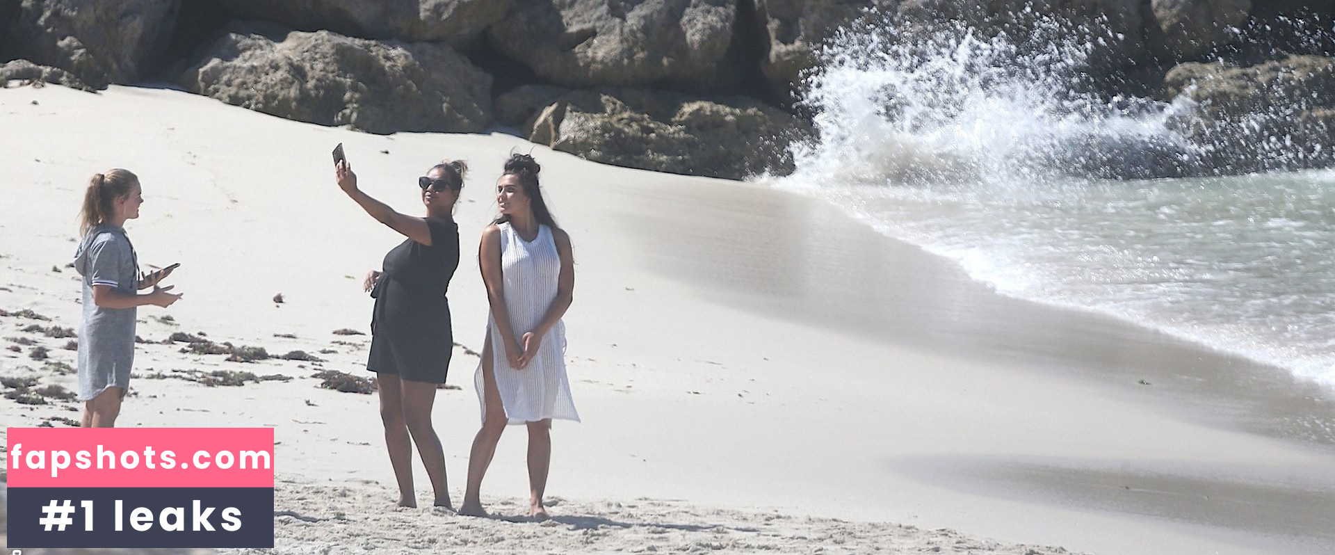 Holly Young gallery photo #50