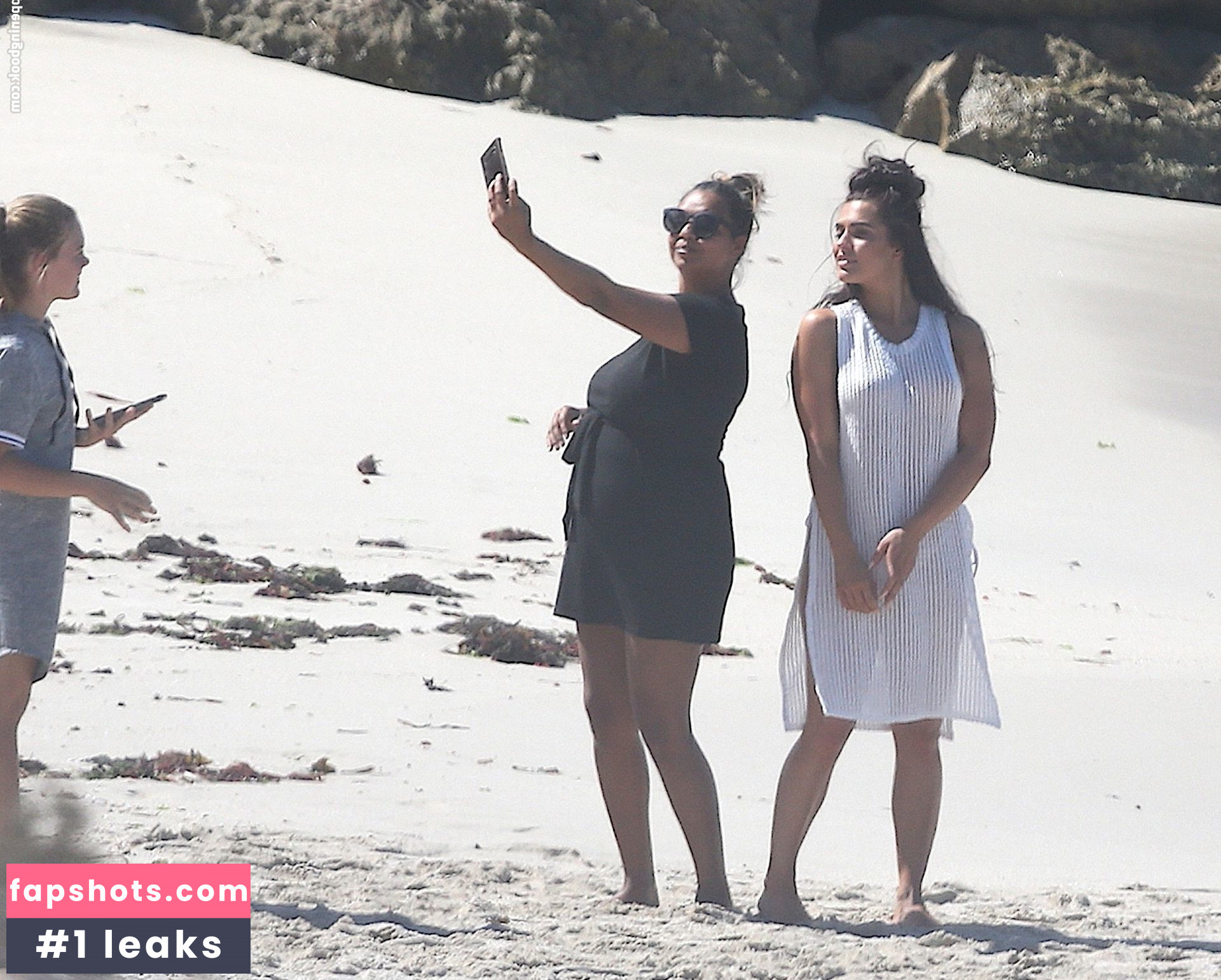 Holly Young gallery photo #51