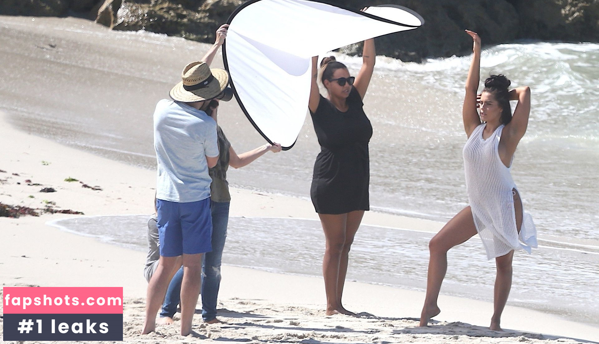 Holly Young gallery photo #57