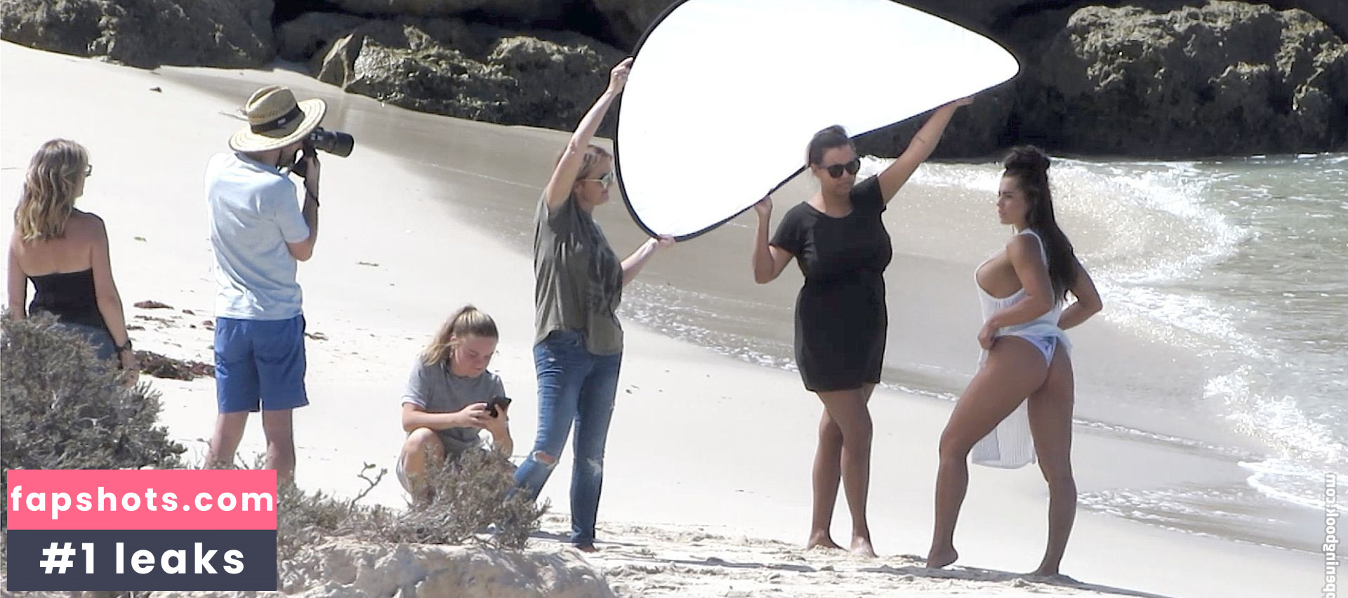 Holly Young gallery photo #10