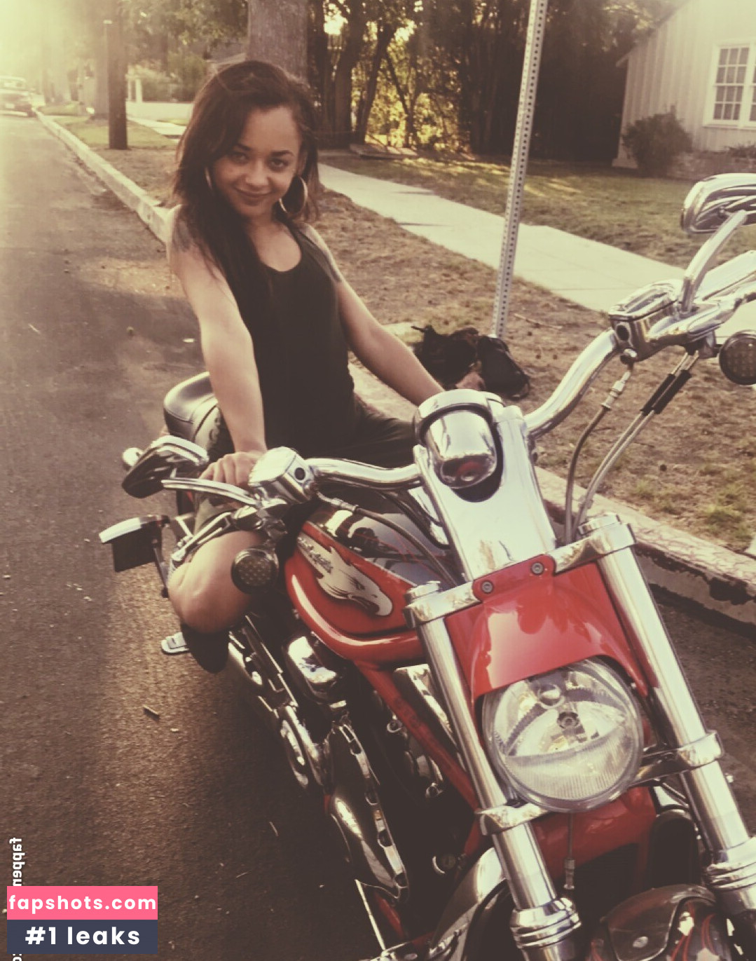 hollyhendrix_ gallery photo #23