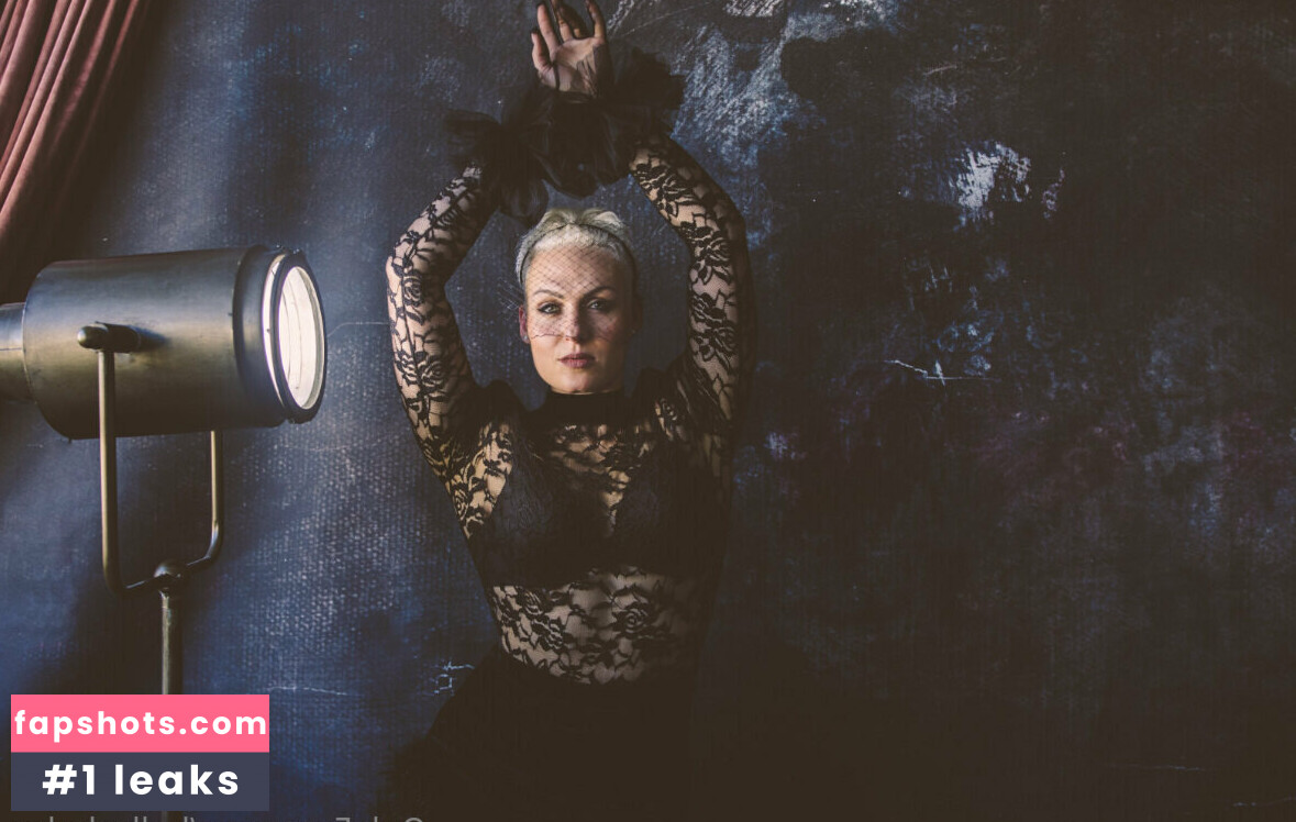 hollyshaler gallery photo #2