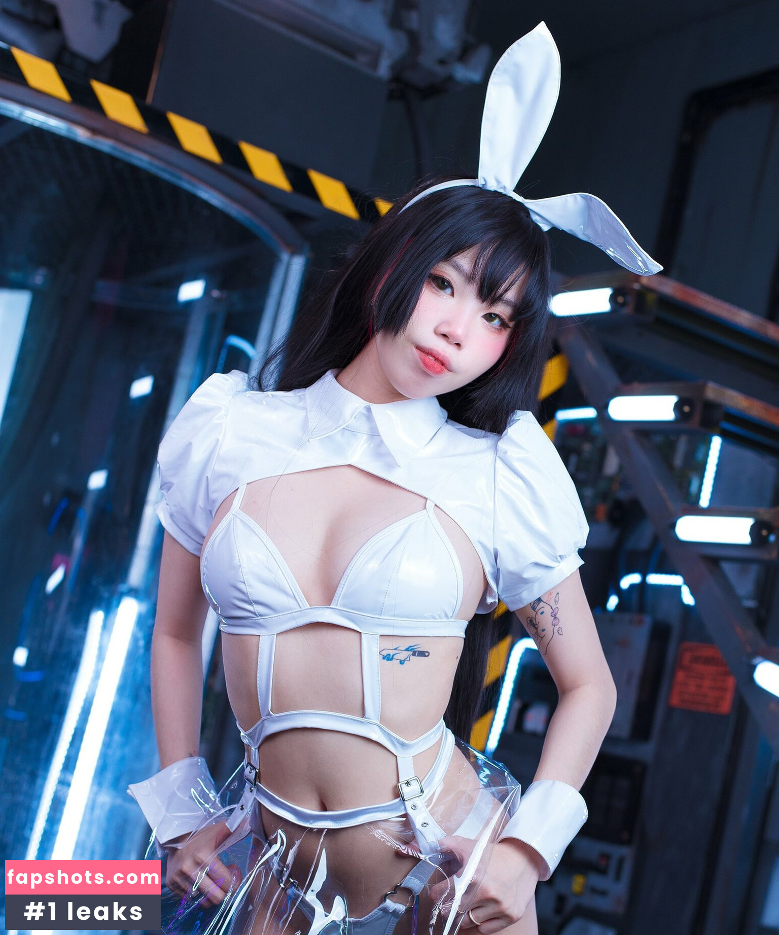 holo.saxual gallery photo #6