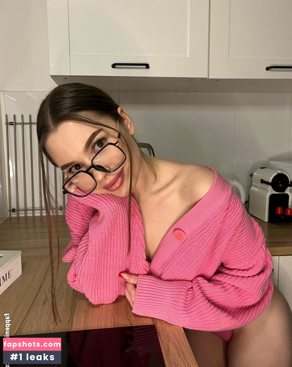 holy.polly gallery photo #24