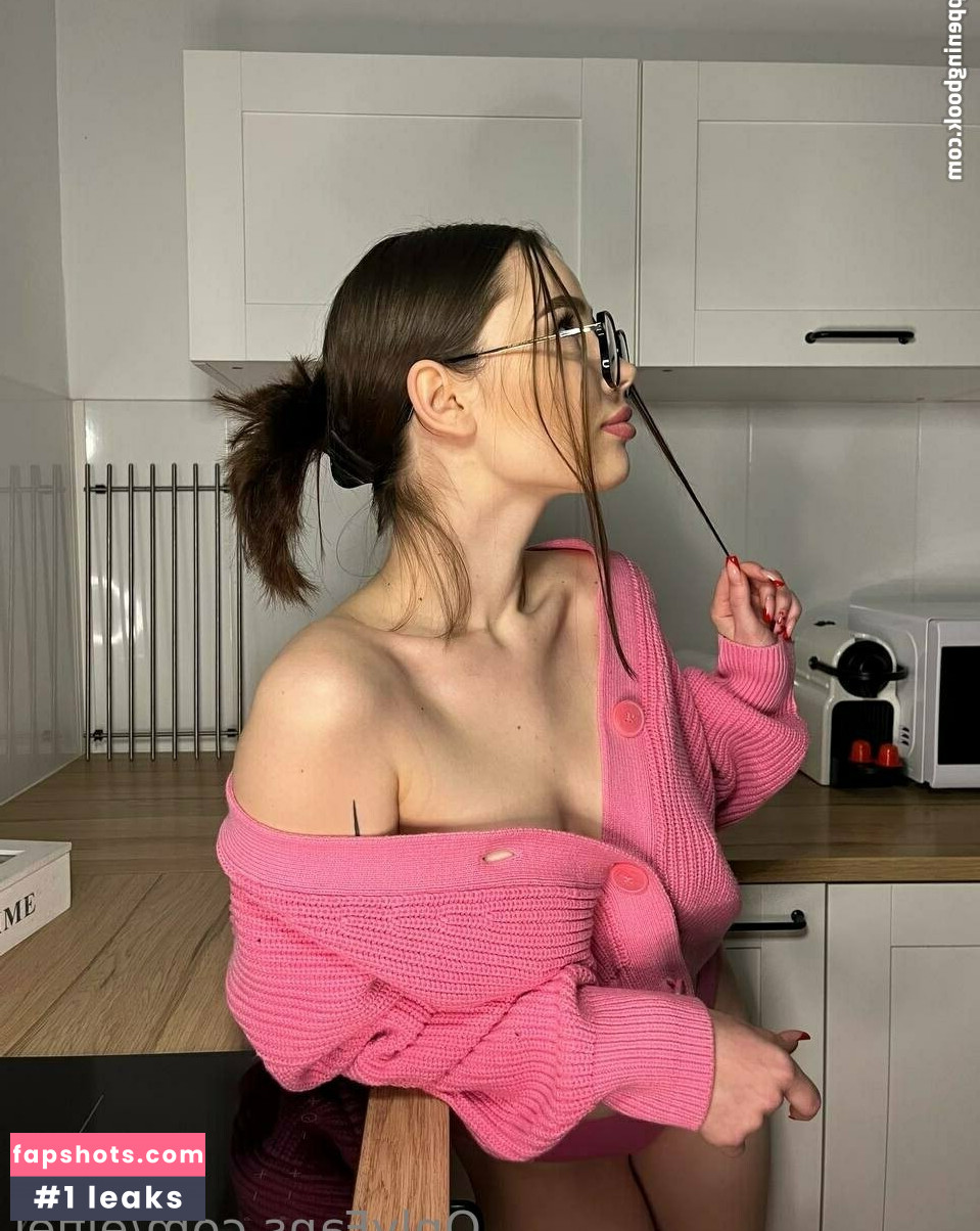 holy.polly gallery photo #41