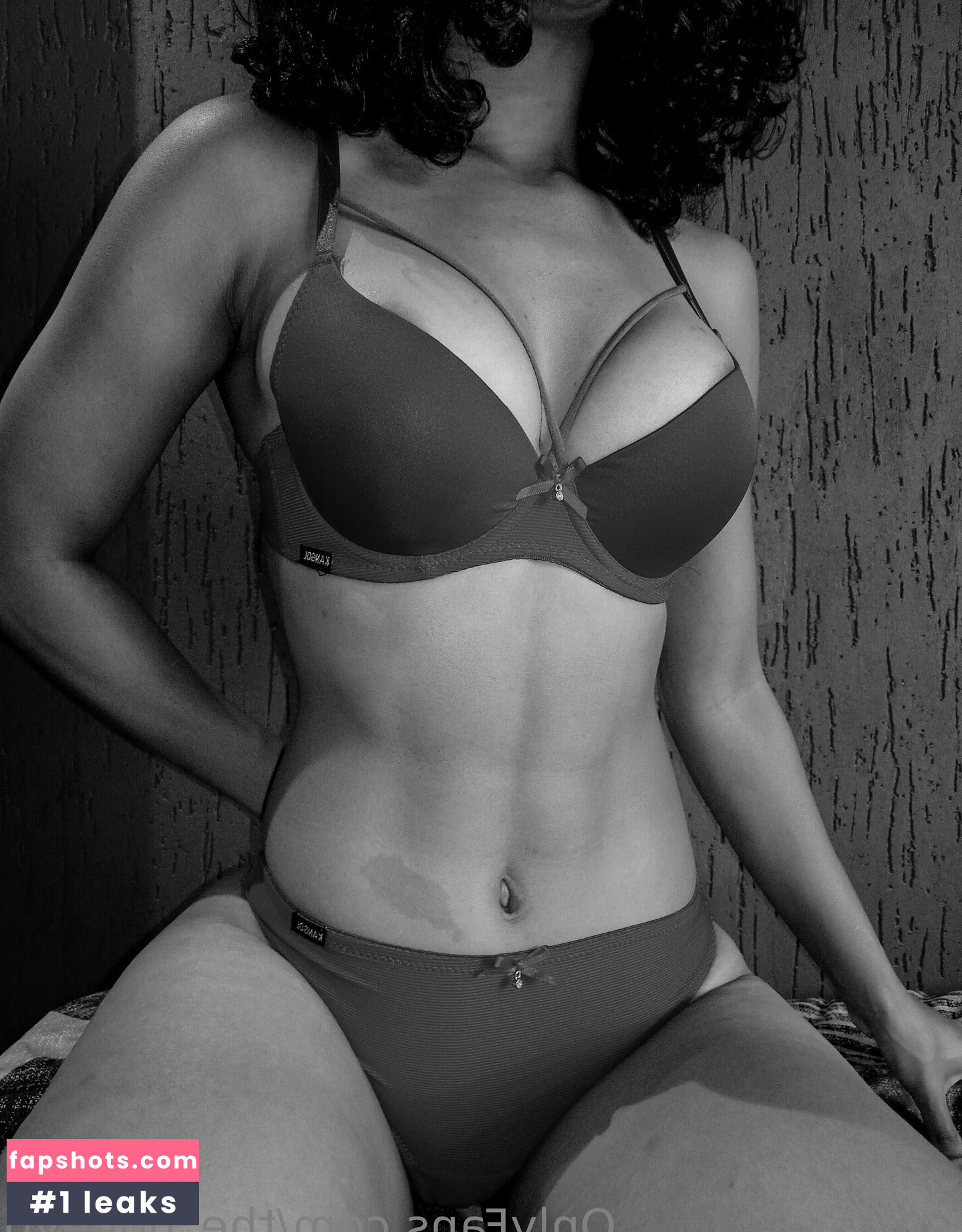 Honey B gallery photo #11