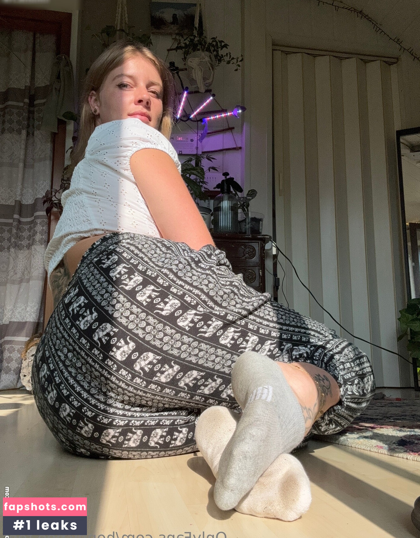 honey.bee.feet gallery photo #3