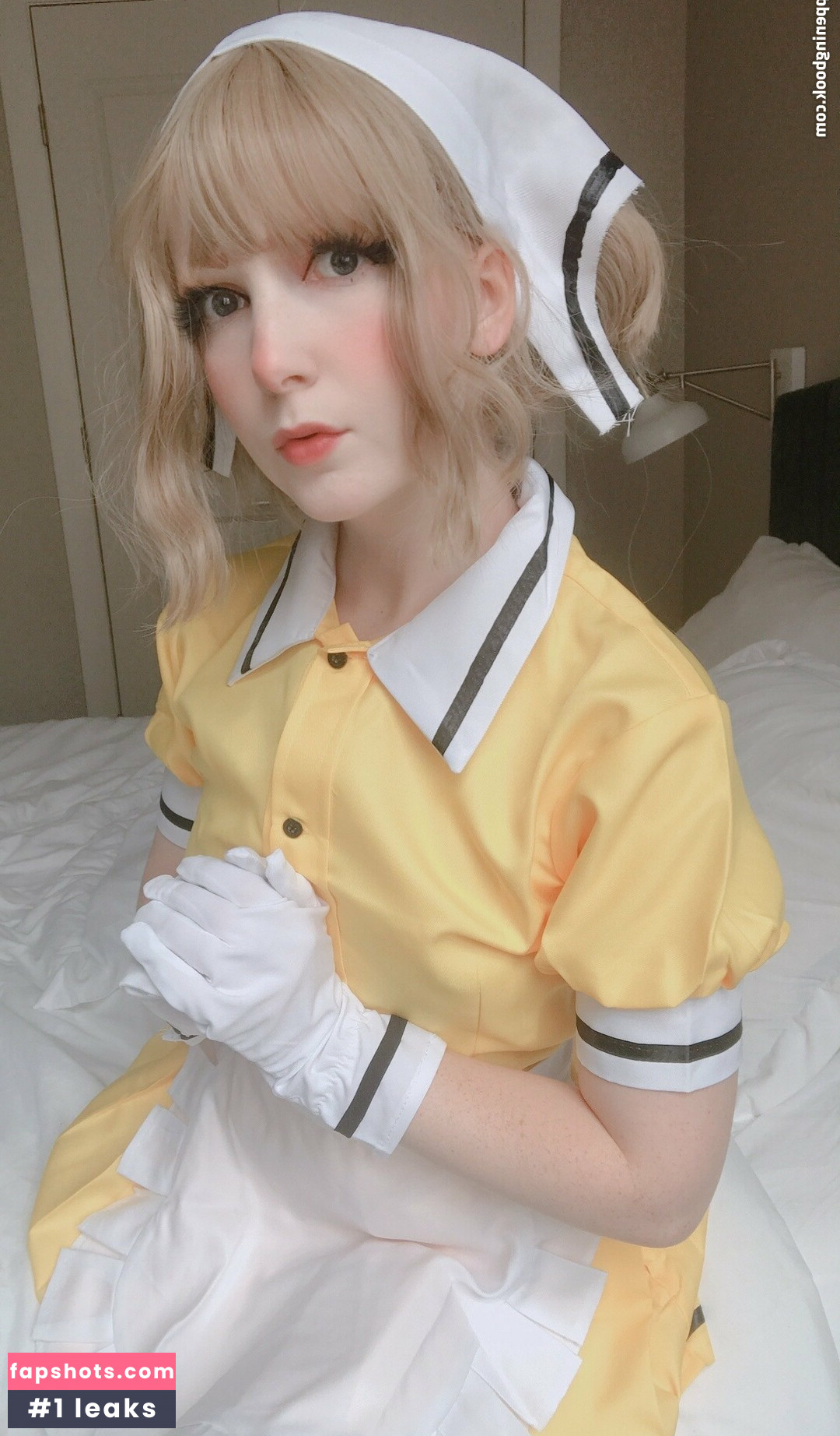 Honeybunnycos nude babe gallery