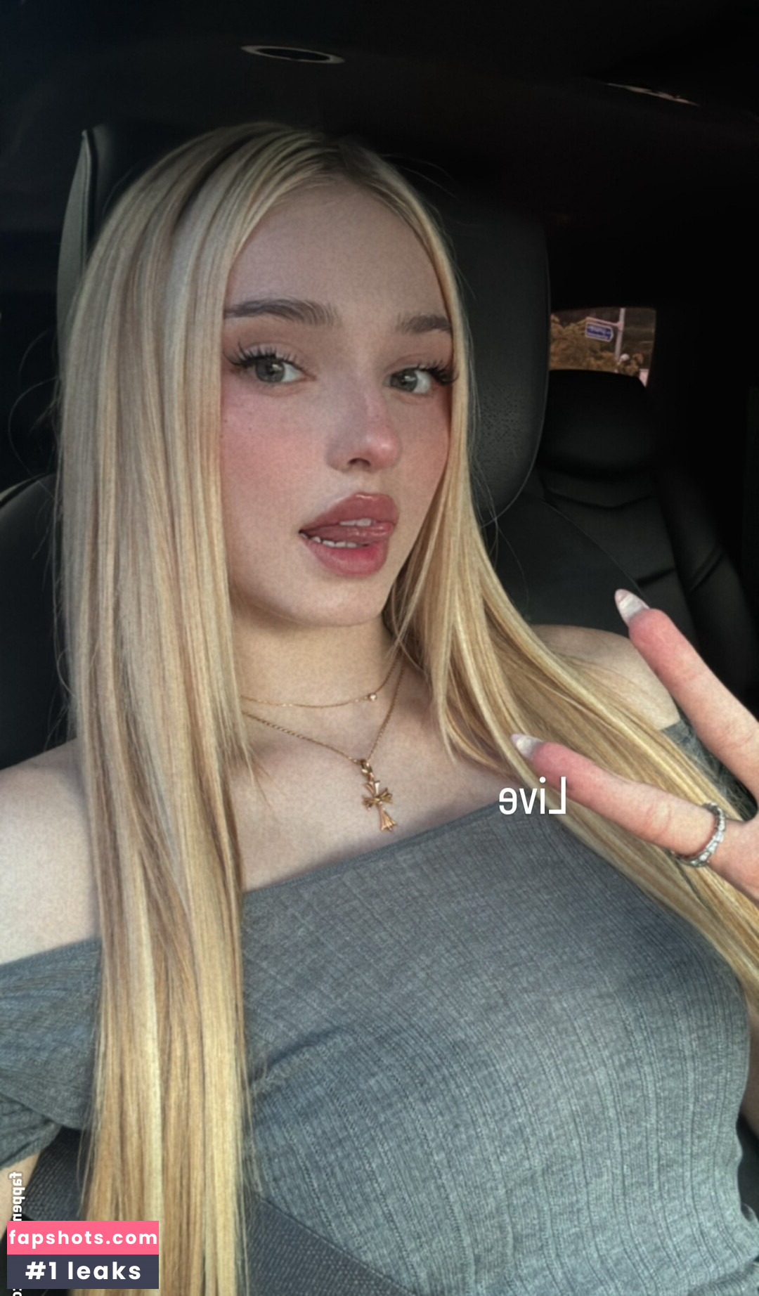 HoneyPuu gallery photo #4