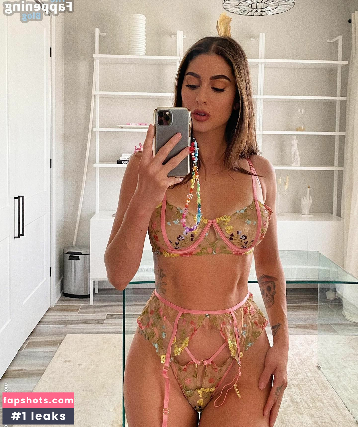 Hope Howard gallery photo #15