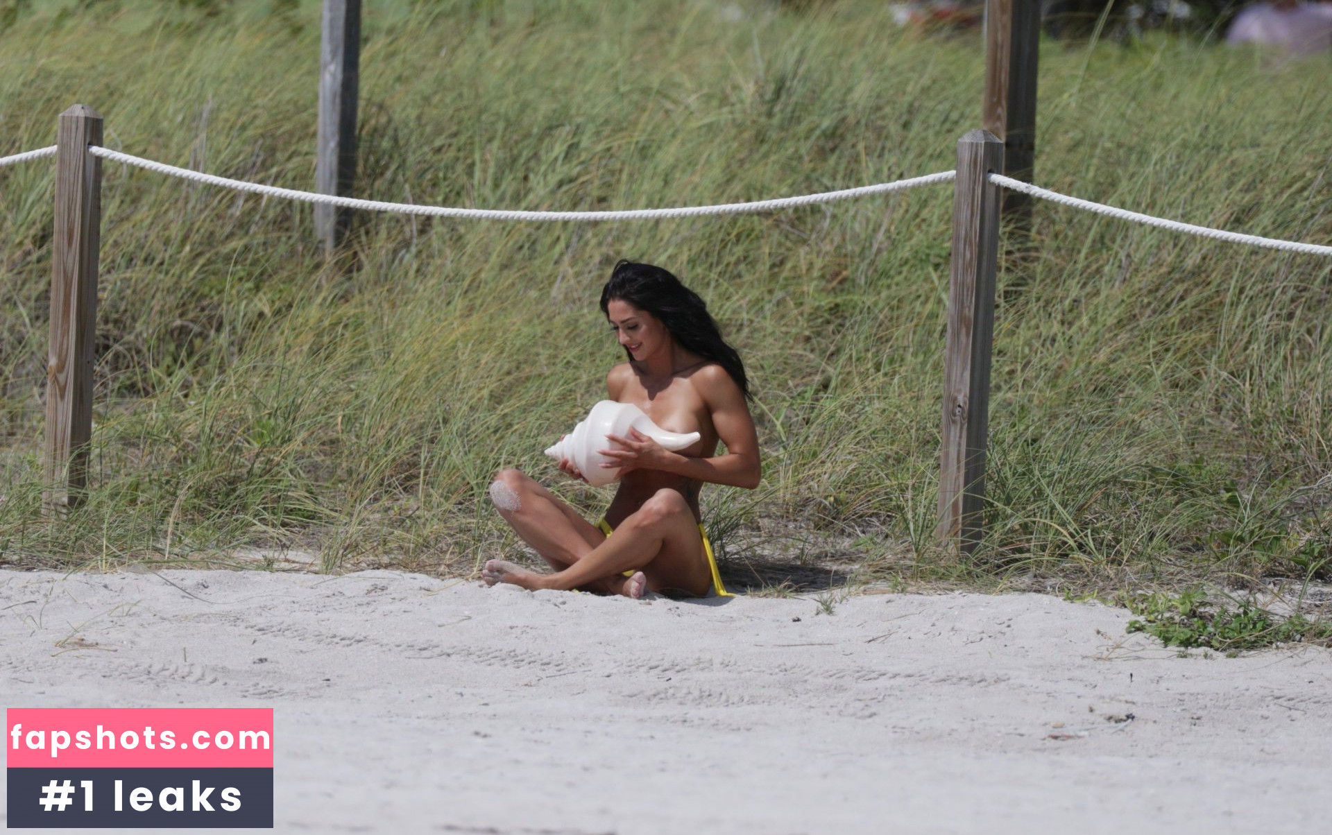 Hope Howard gallery photo #27