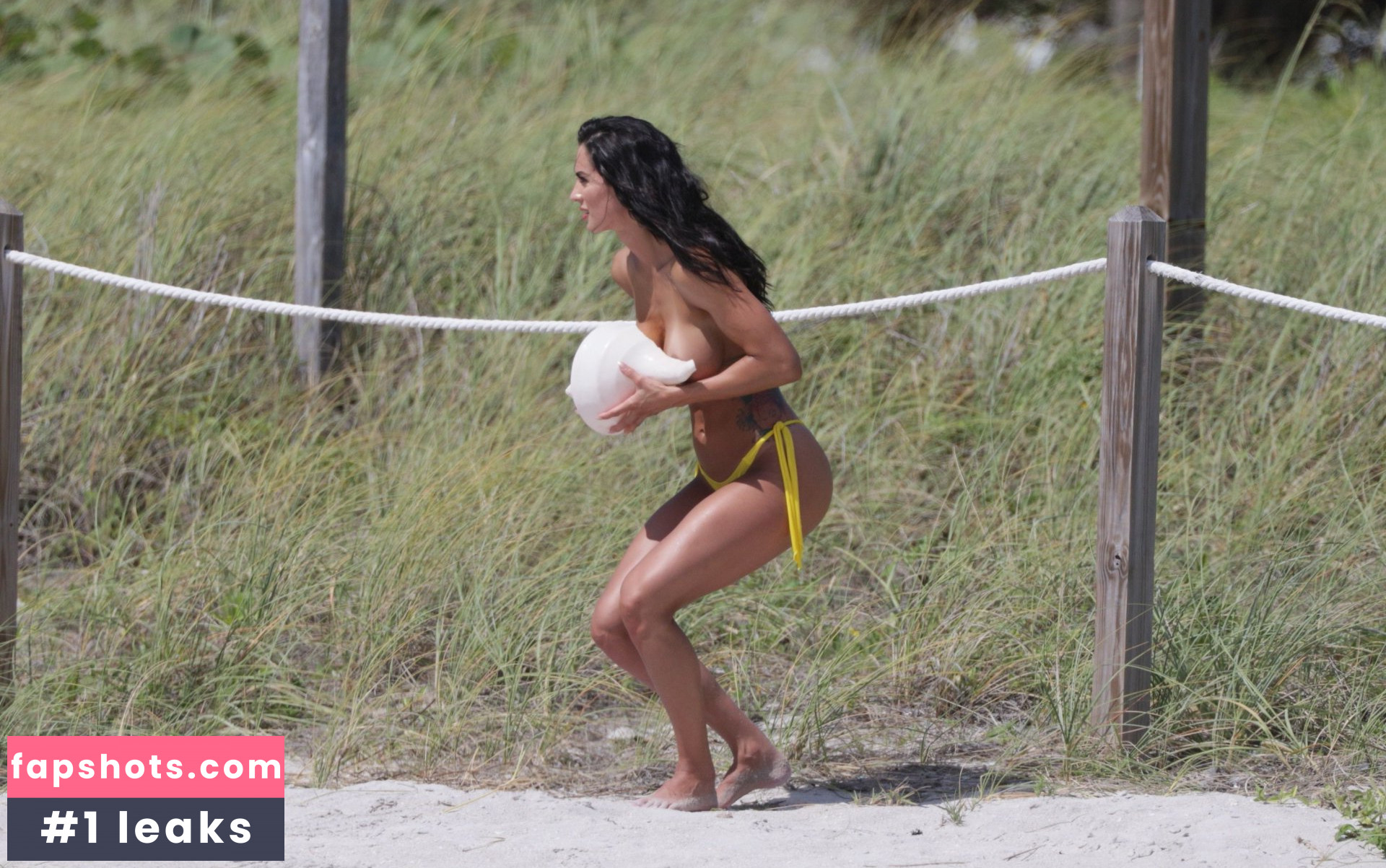 Hope Howard gallery photo #29