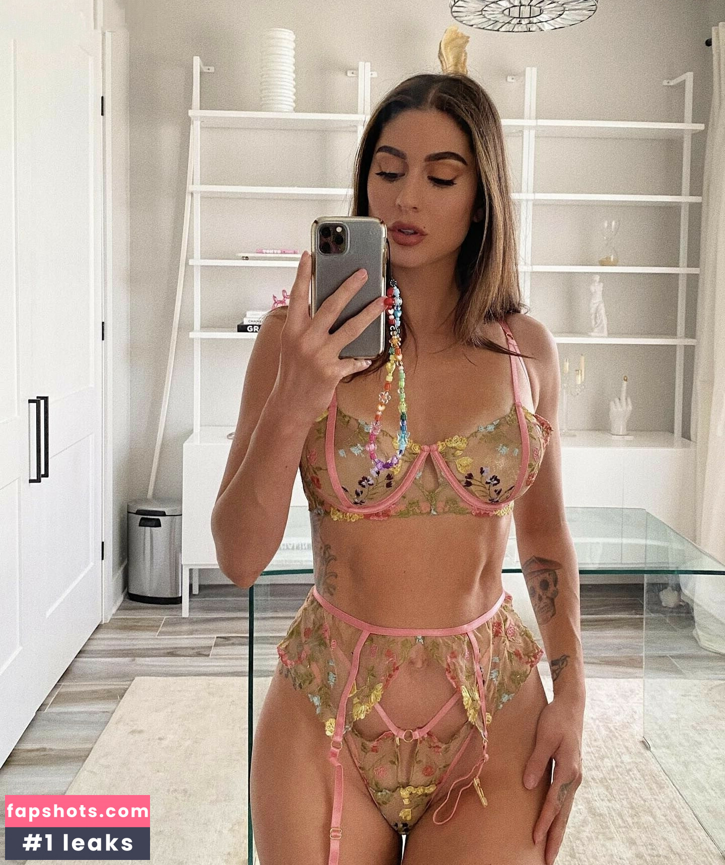 Hope Howard gallery photo #9