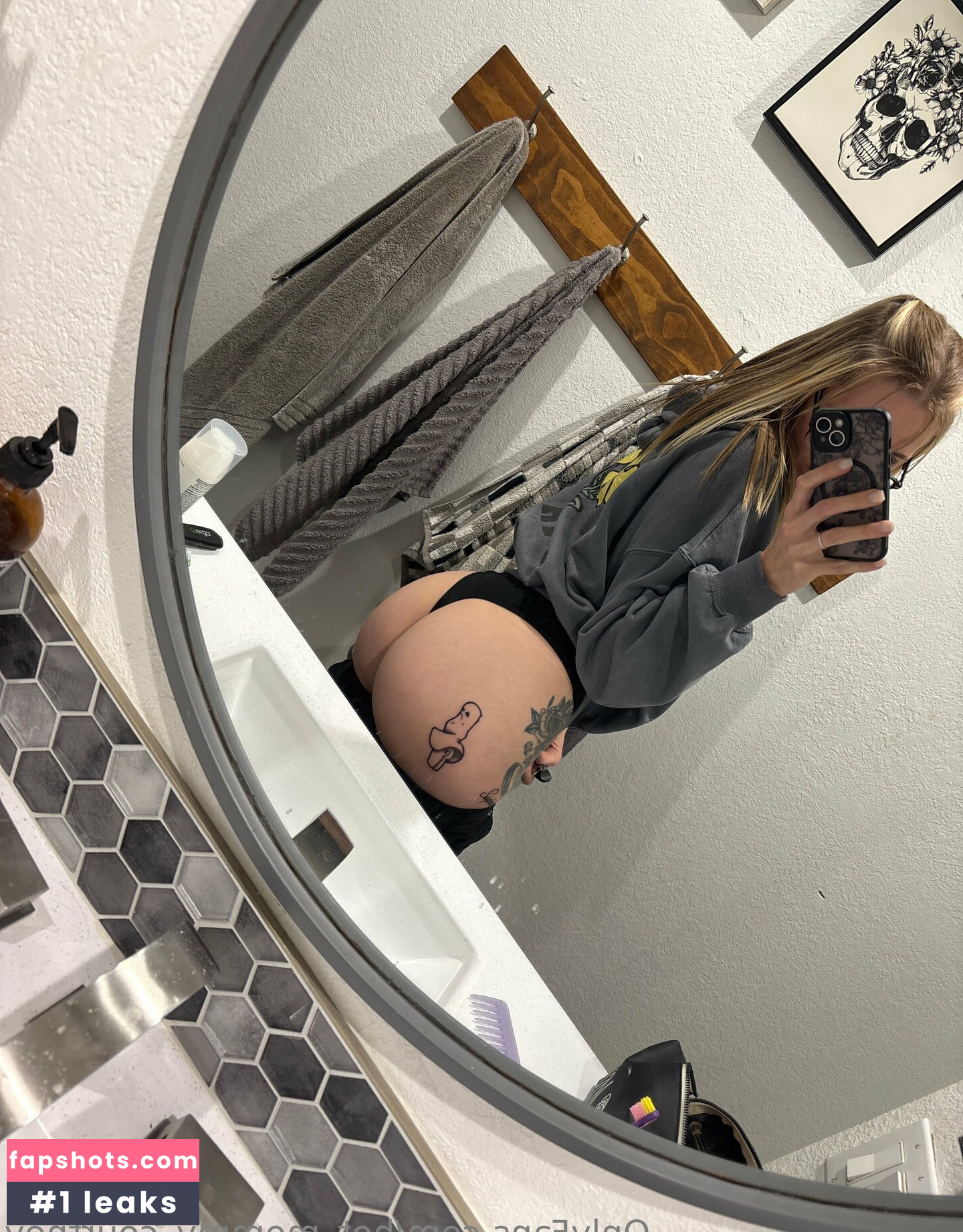 hot_mommy_courtney nude babe gallery