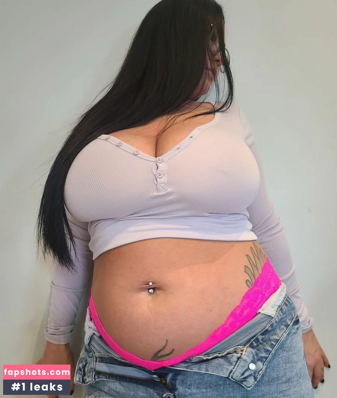 Hot4Holly gallery photo #36