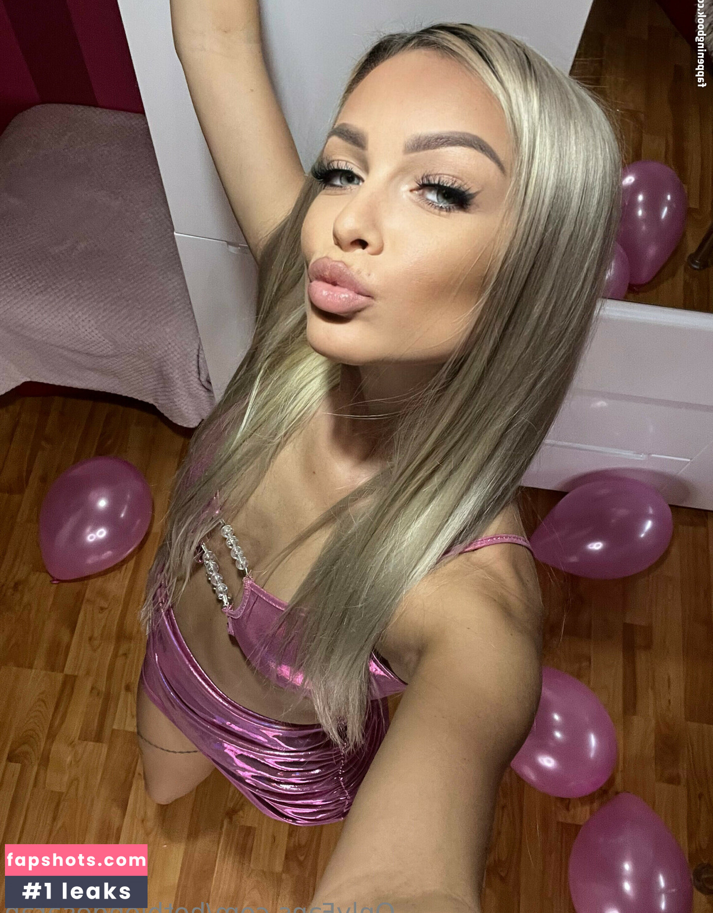 hotblondesarah gallery photo #11