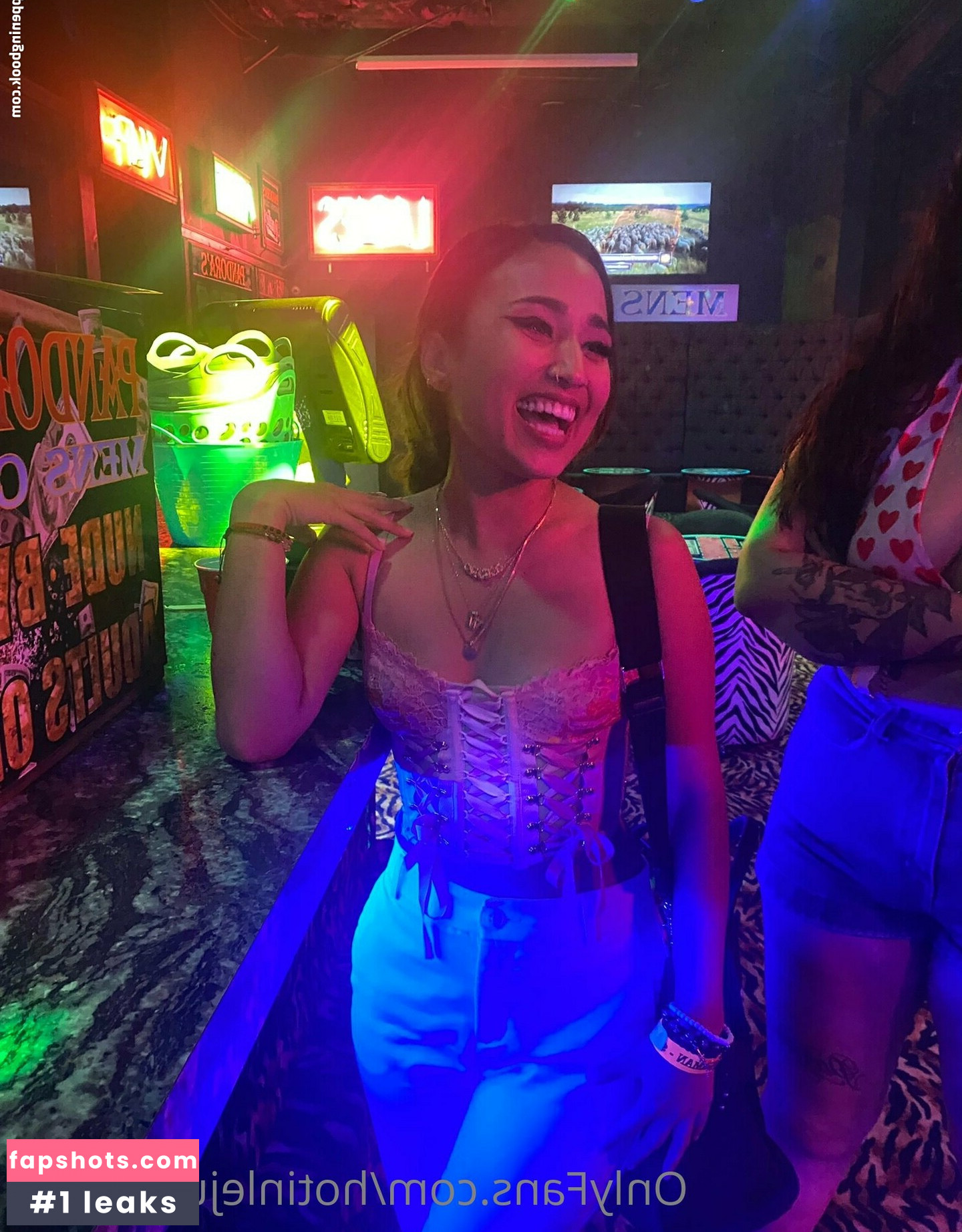 hotinlejunglefree gallery photo #15