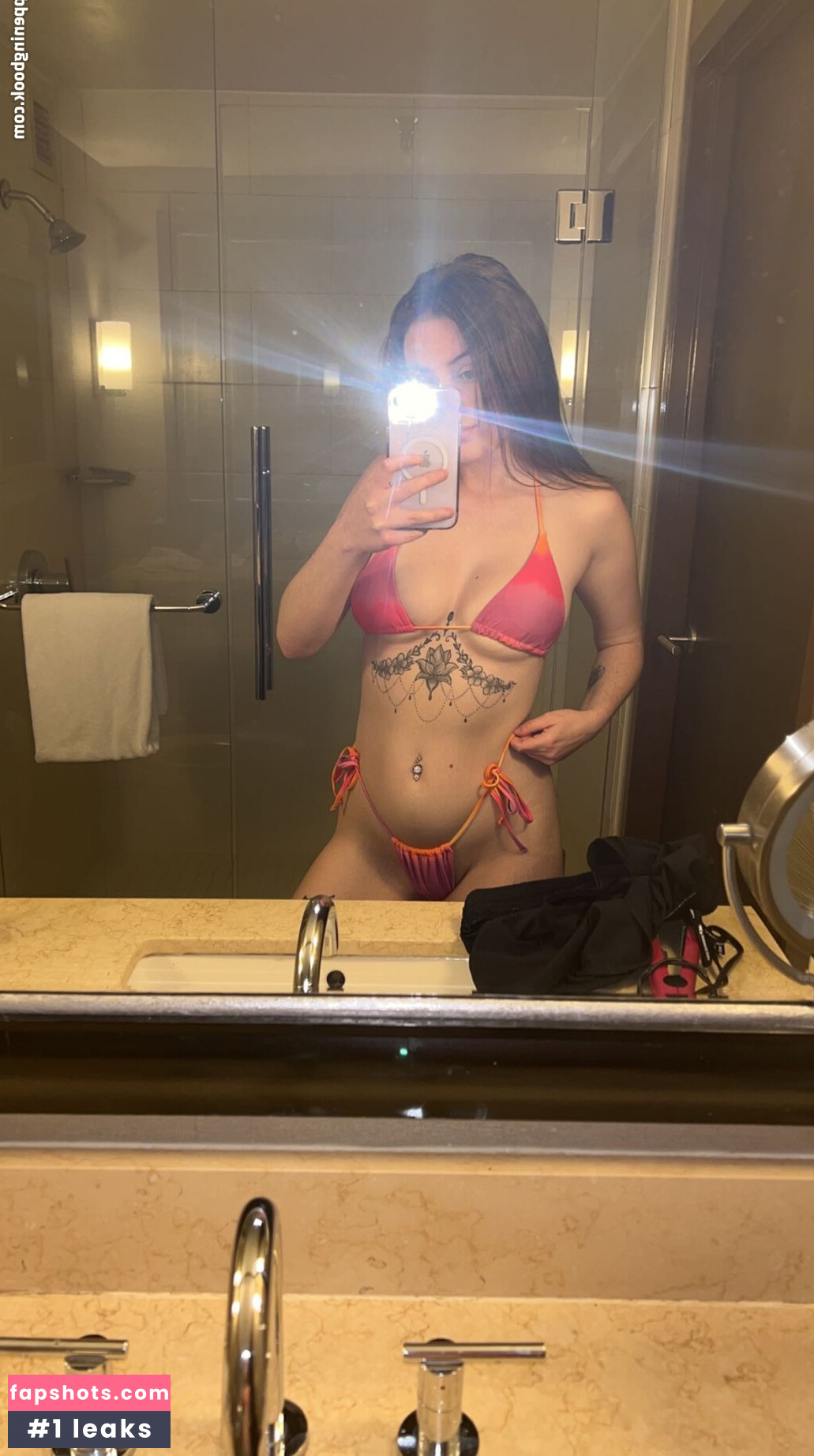 Hottie Gabby nude babe gallery