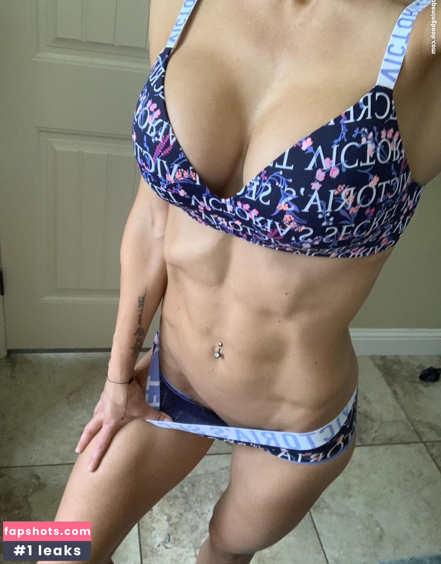 Hotwives XXX Nude Leaks OnlyFans Photos #482 - LeakJerk