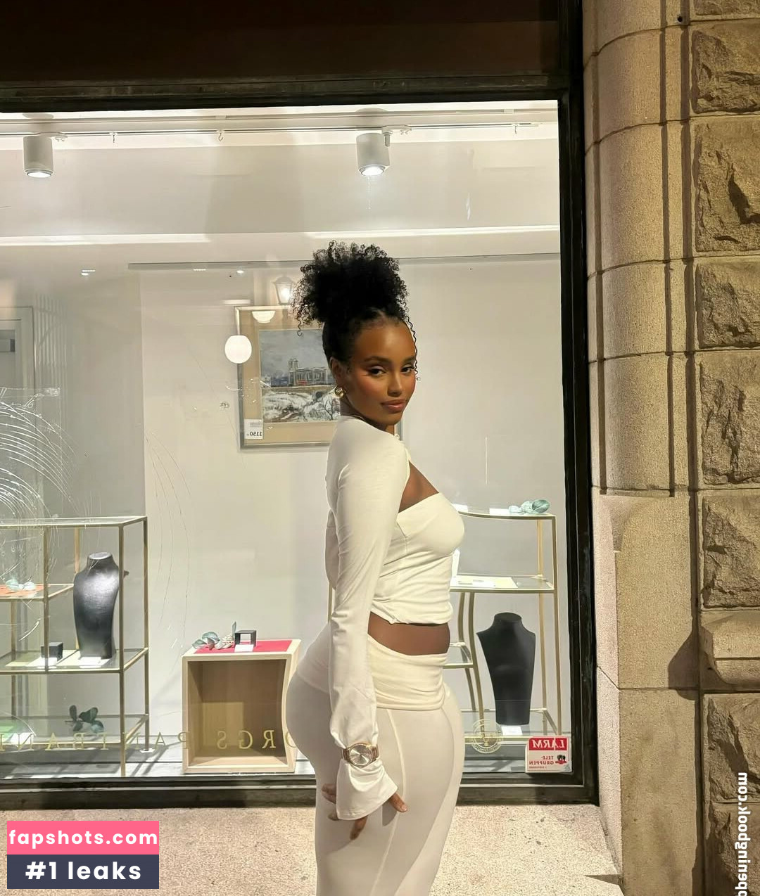 Hourglassebony23 gallery photo #32