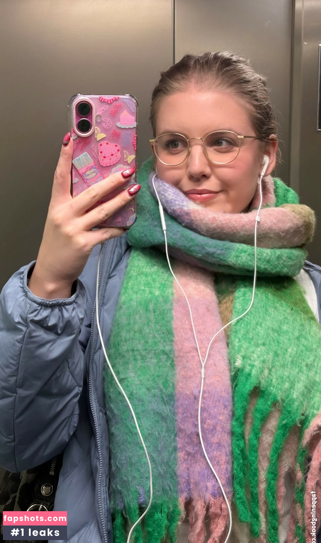 HoxieLoxie gallery photo #11