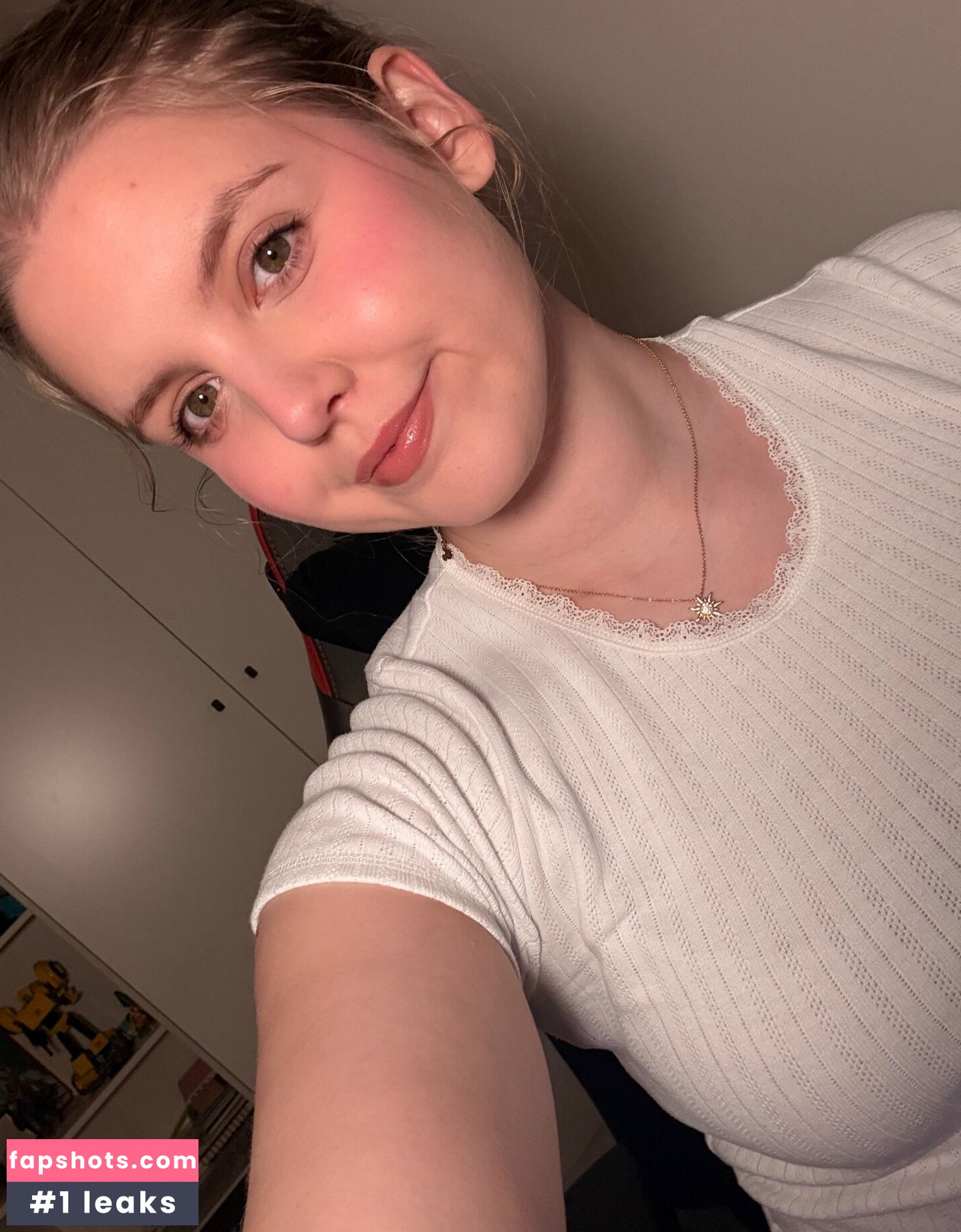 HoxieLoxie gallery photo #13