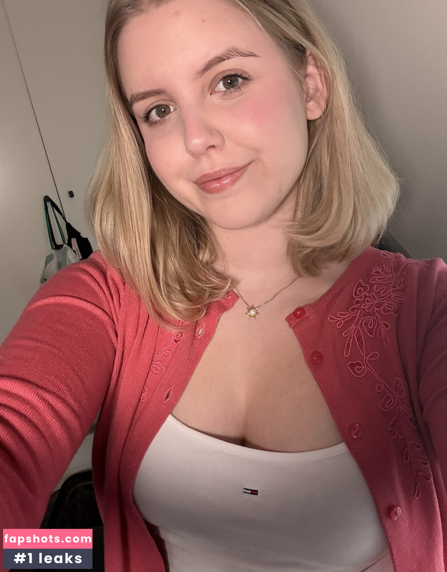 HoxieLoxie gallery photo #15