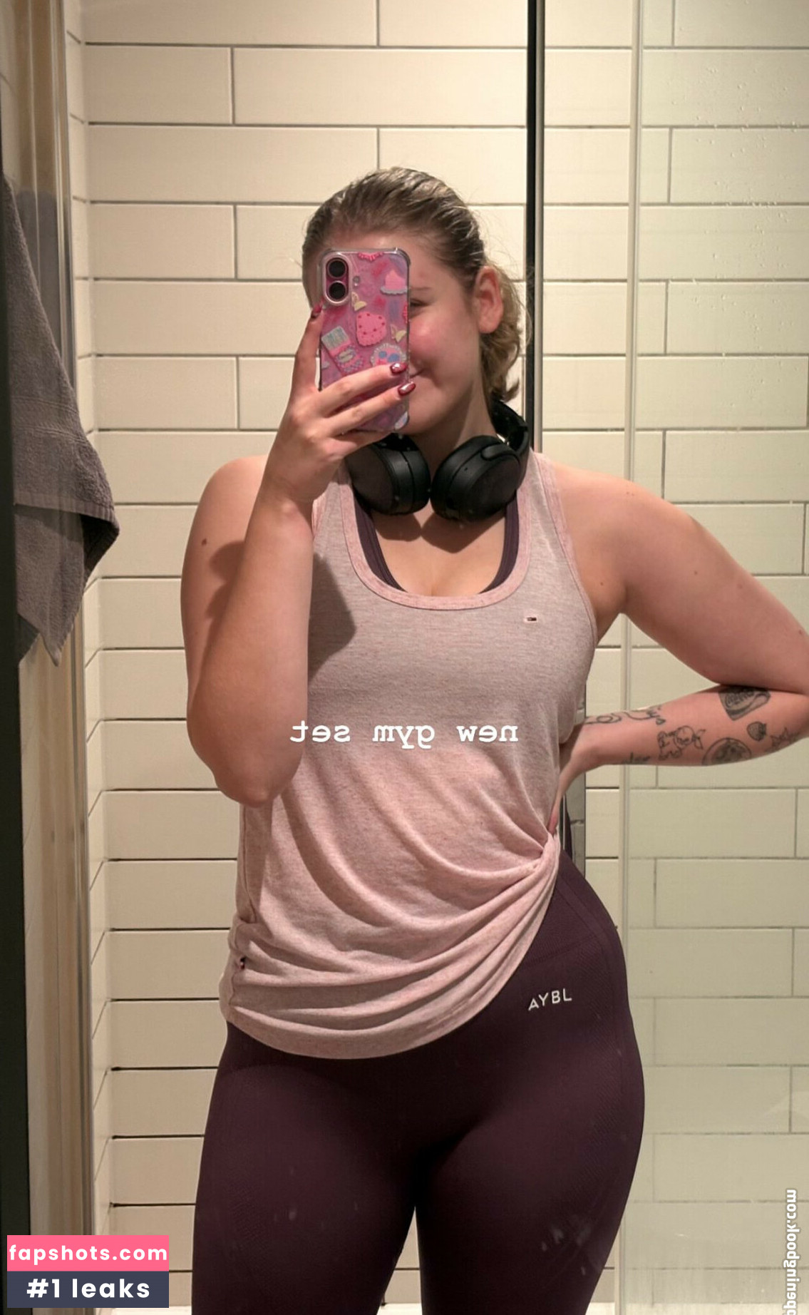 HoxieLoxie gallery photo #17